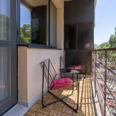 Eli-andon Apartment